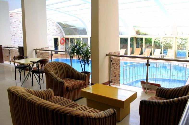 Cle Resort Hotel 말마리스 외부 사진