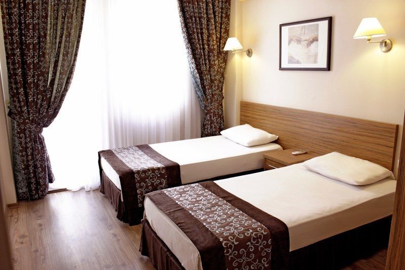 Cle Resort Hotel 말마리스 외부 사진