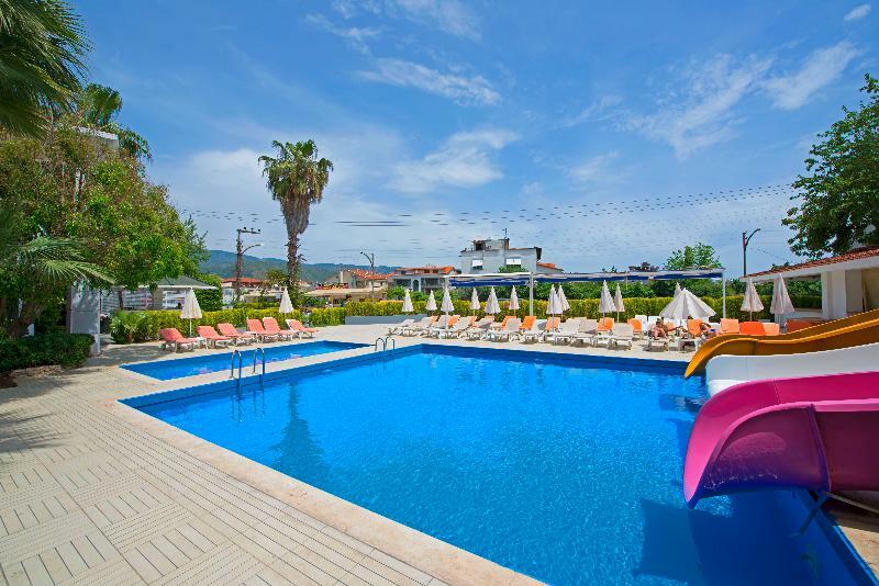 Cle Resort Hotel 말마리스 외부 사진